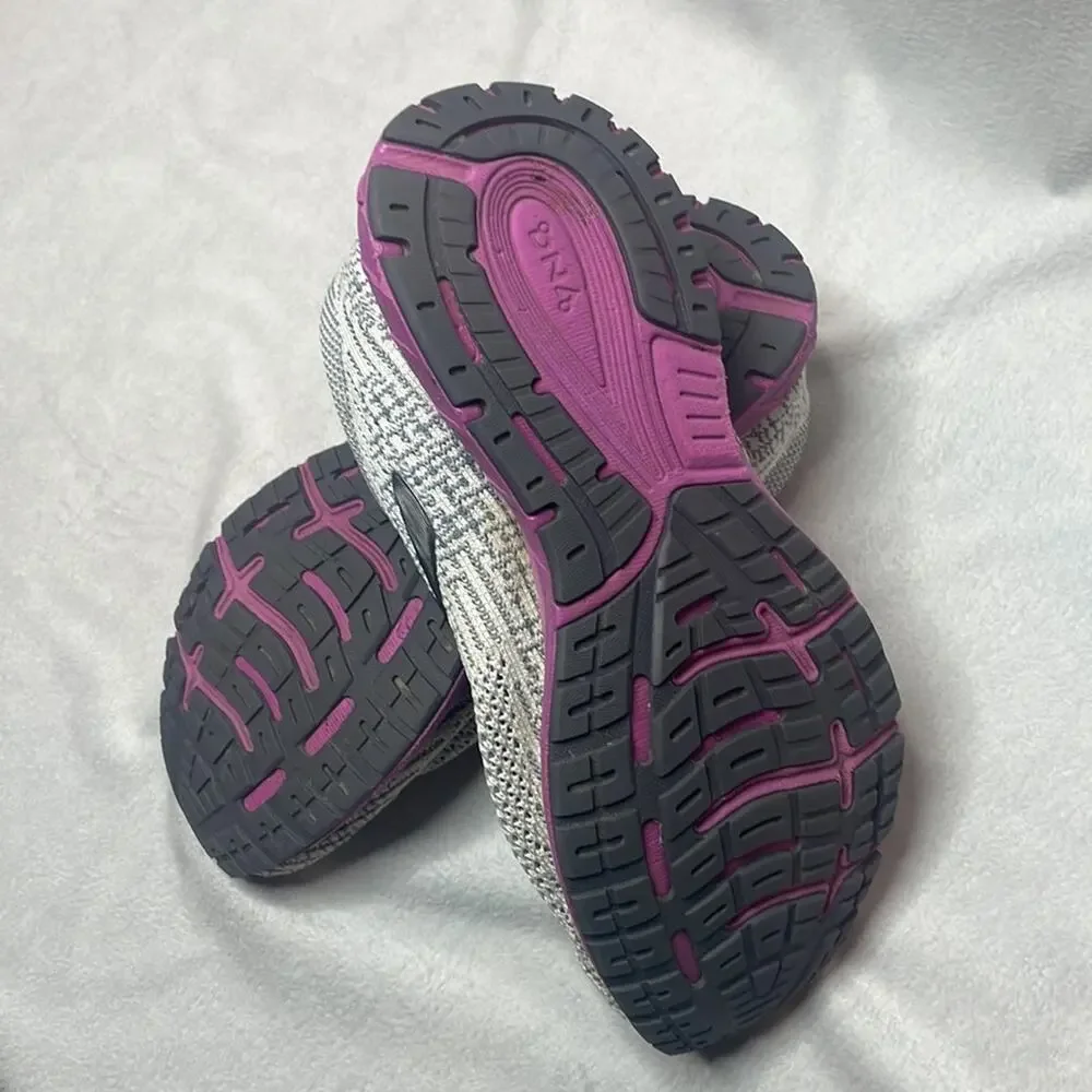 Brooks revel running